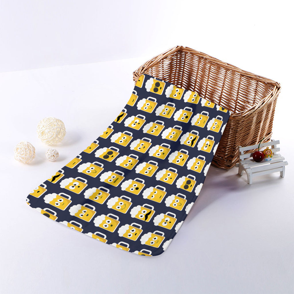 Beer Emoji Pattern Print Towel