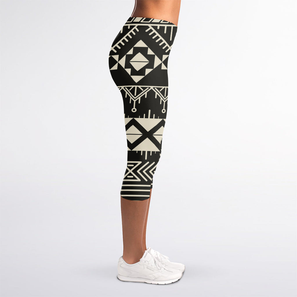 Black And Beige Aztec Pattern Print Women's Capri Leggings