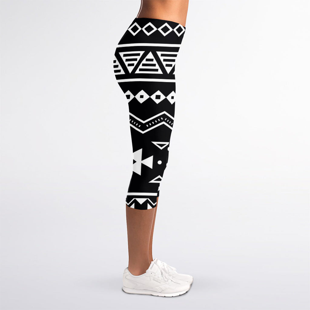 Black And White Aztec Pattern Print Women's Capri Leggings