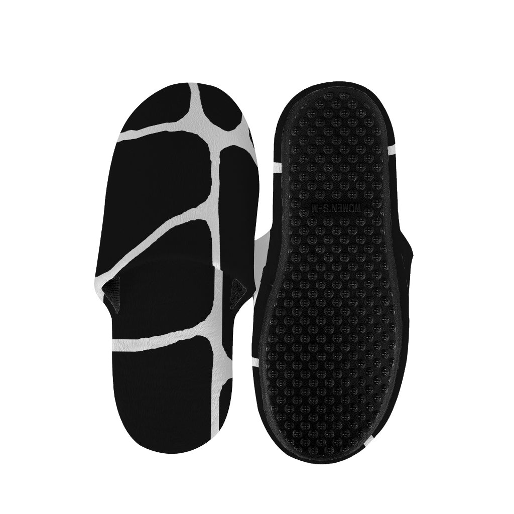 Black And White Giraffe Pattern Print Slippers