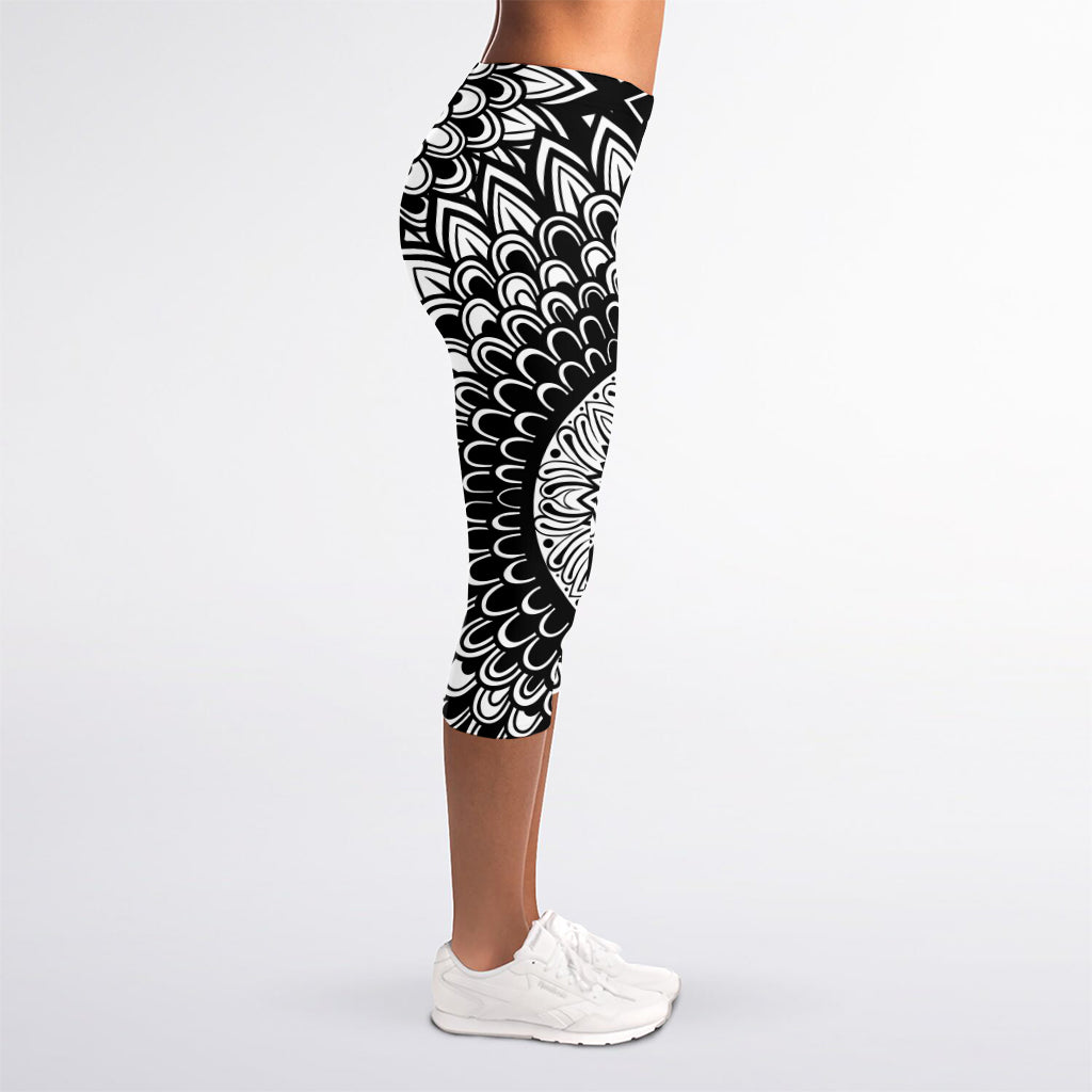 Black And White Mandala Print Women's Capri Leggings