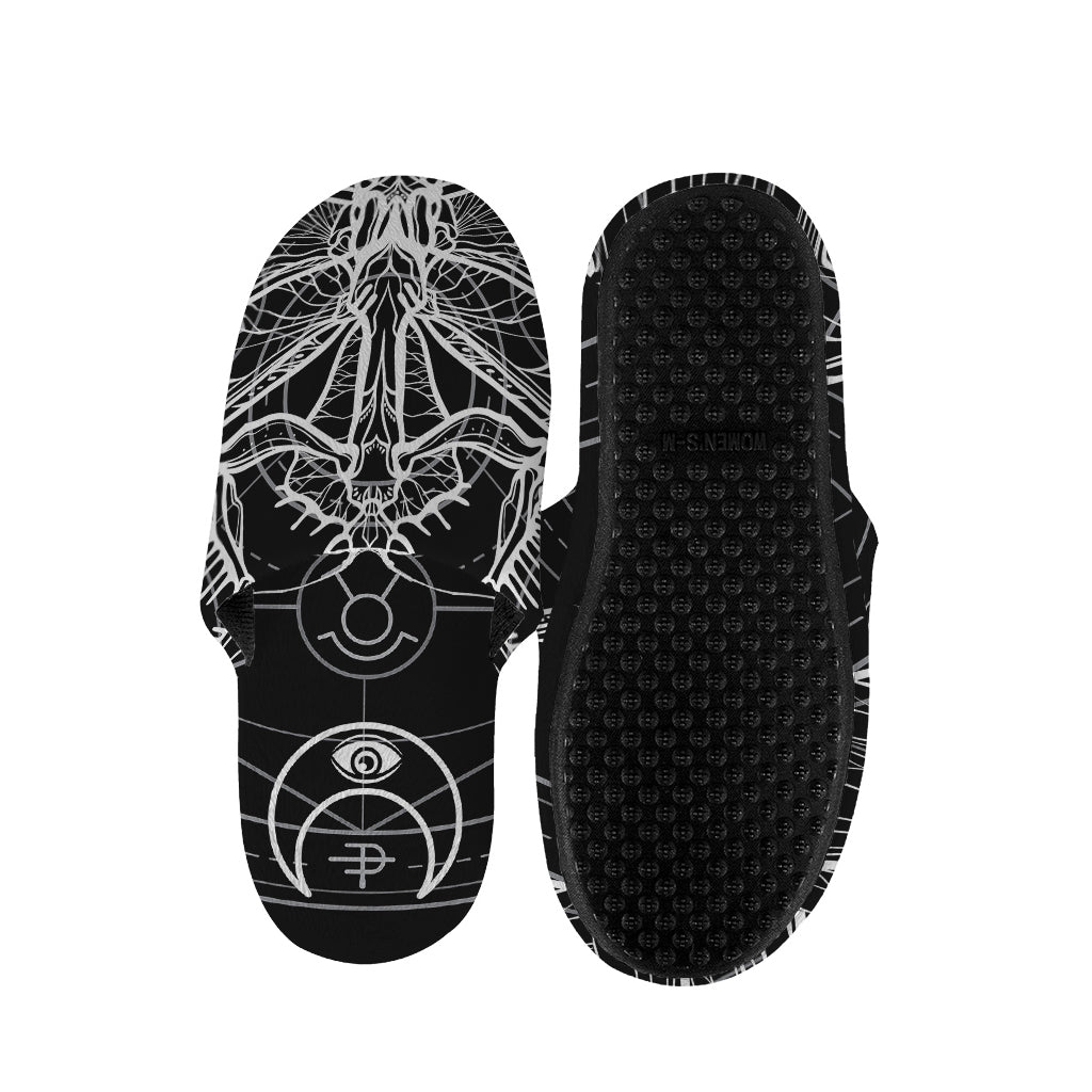 Black And White Mantis Spirit Print Slippers