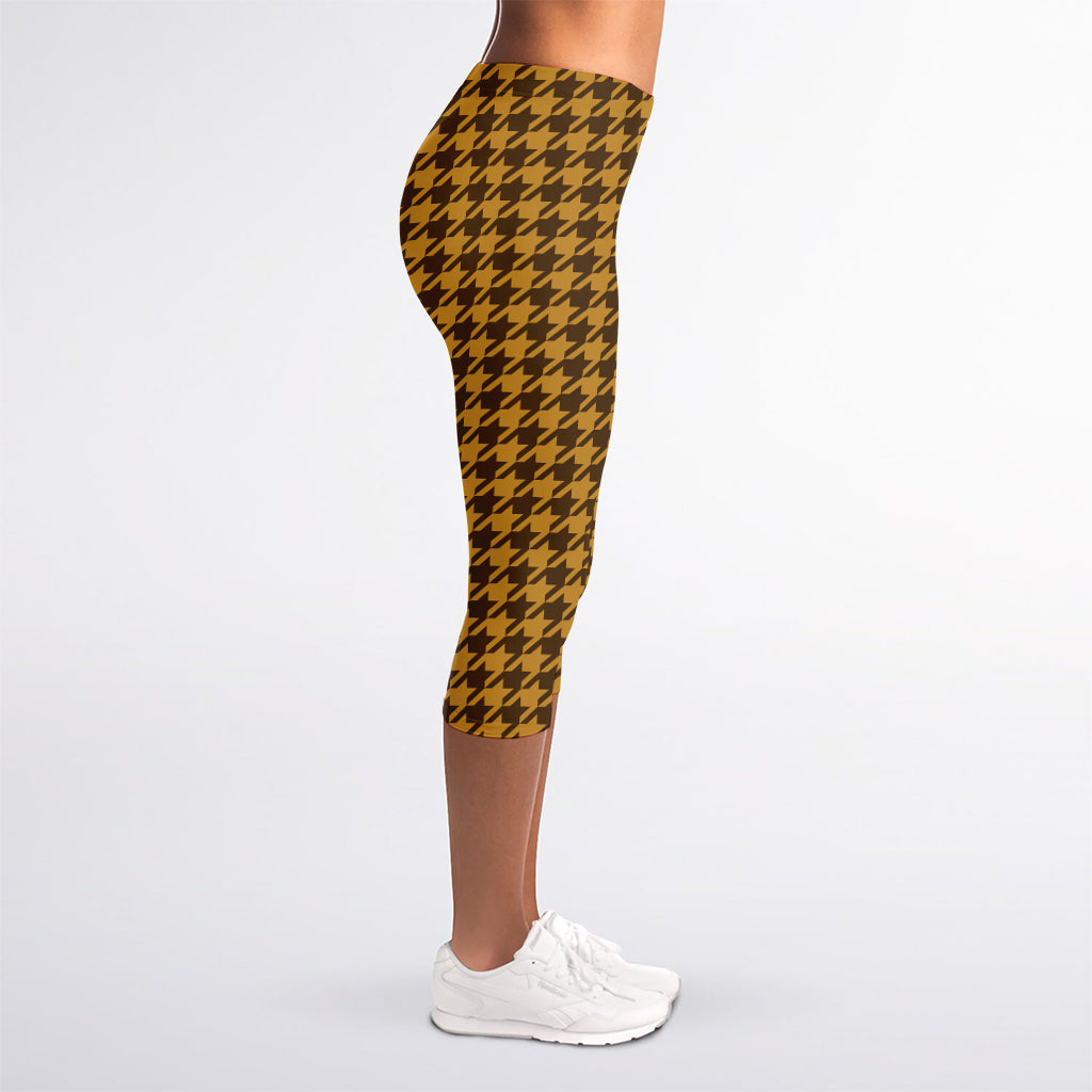 Brown Houndstooth Pattern Print Women's Capri Leggings