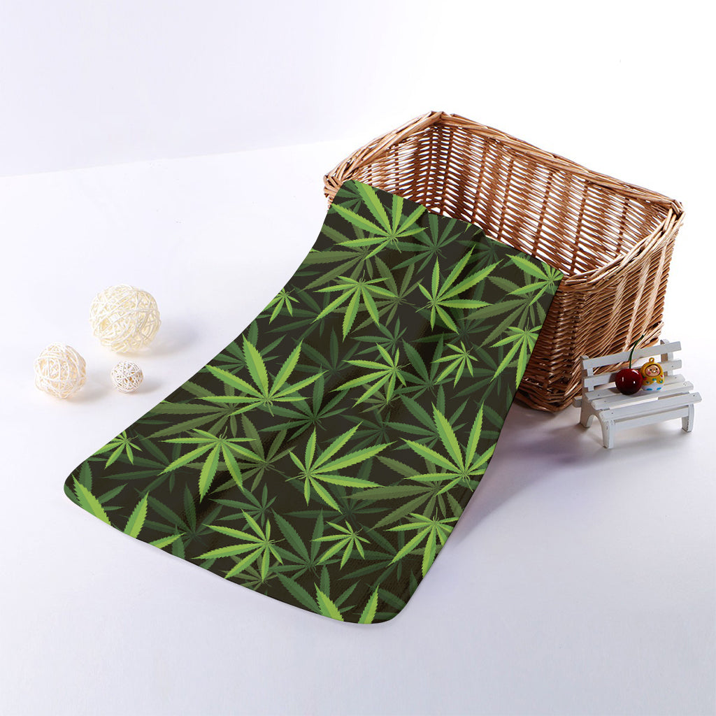 Cannabis Leaves Pattern Print Towel