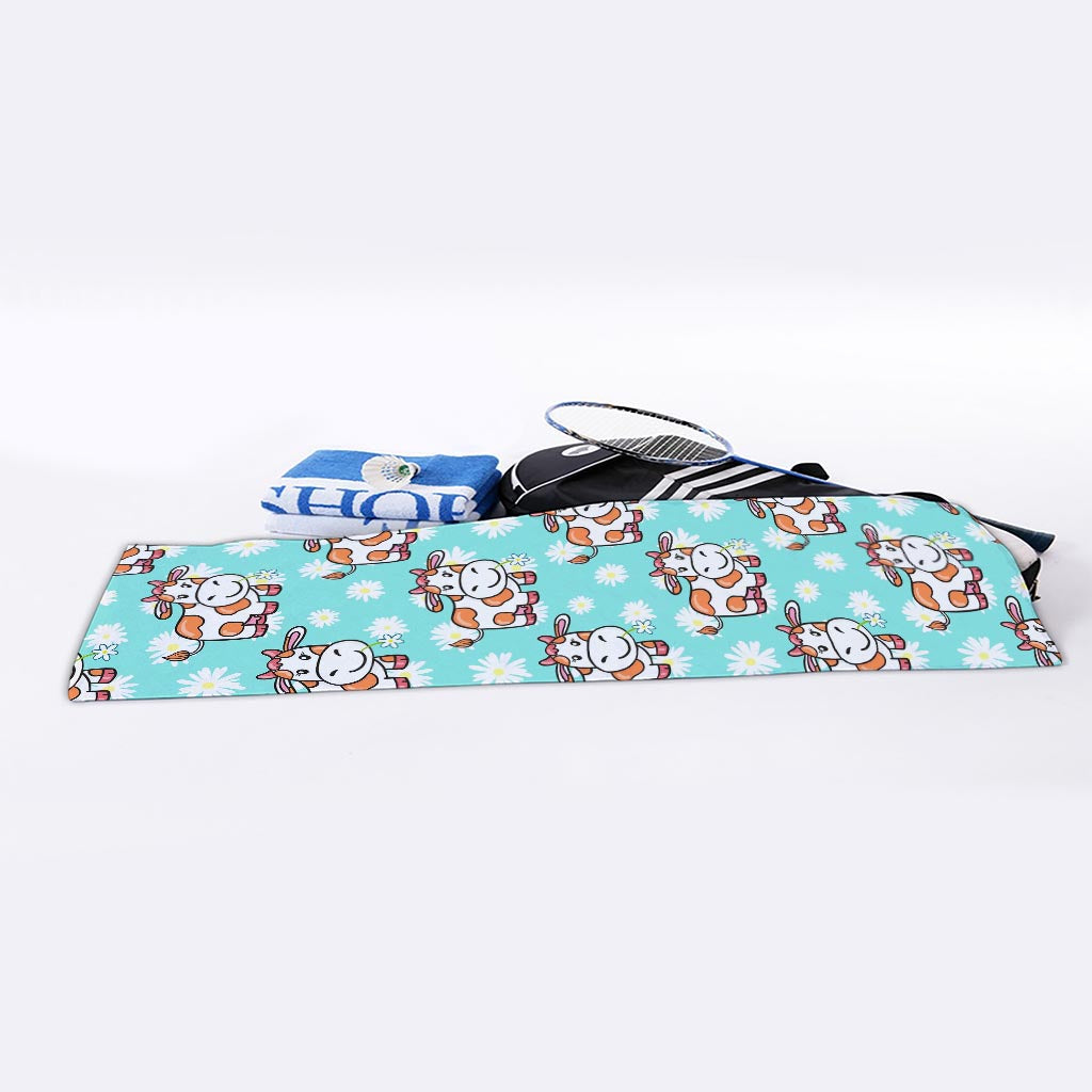 Cartoon Cow And Daisy Flower Print Sports Towel