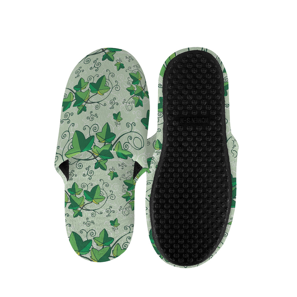 Christmas Ivy Leaf Pattern Print Slippers