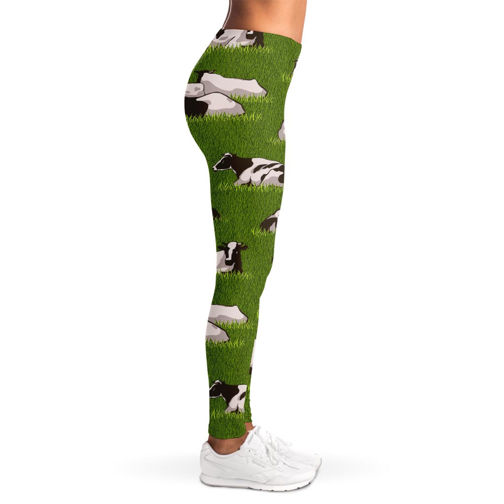 Cow On Green Grass Pattern Print Women's Leggings