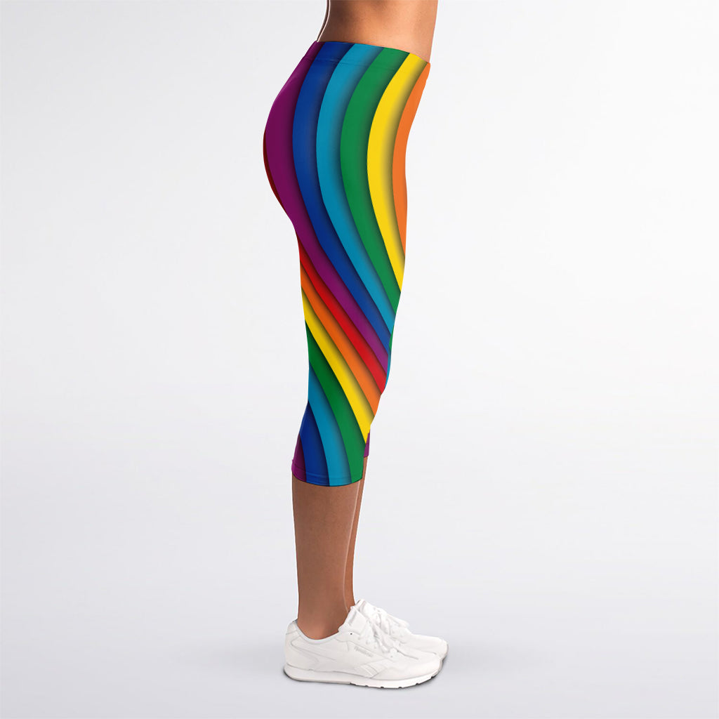Curved Rainbow Pattern Print Women's Capri Leggings