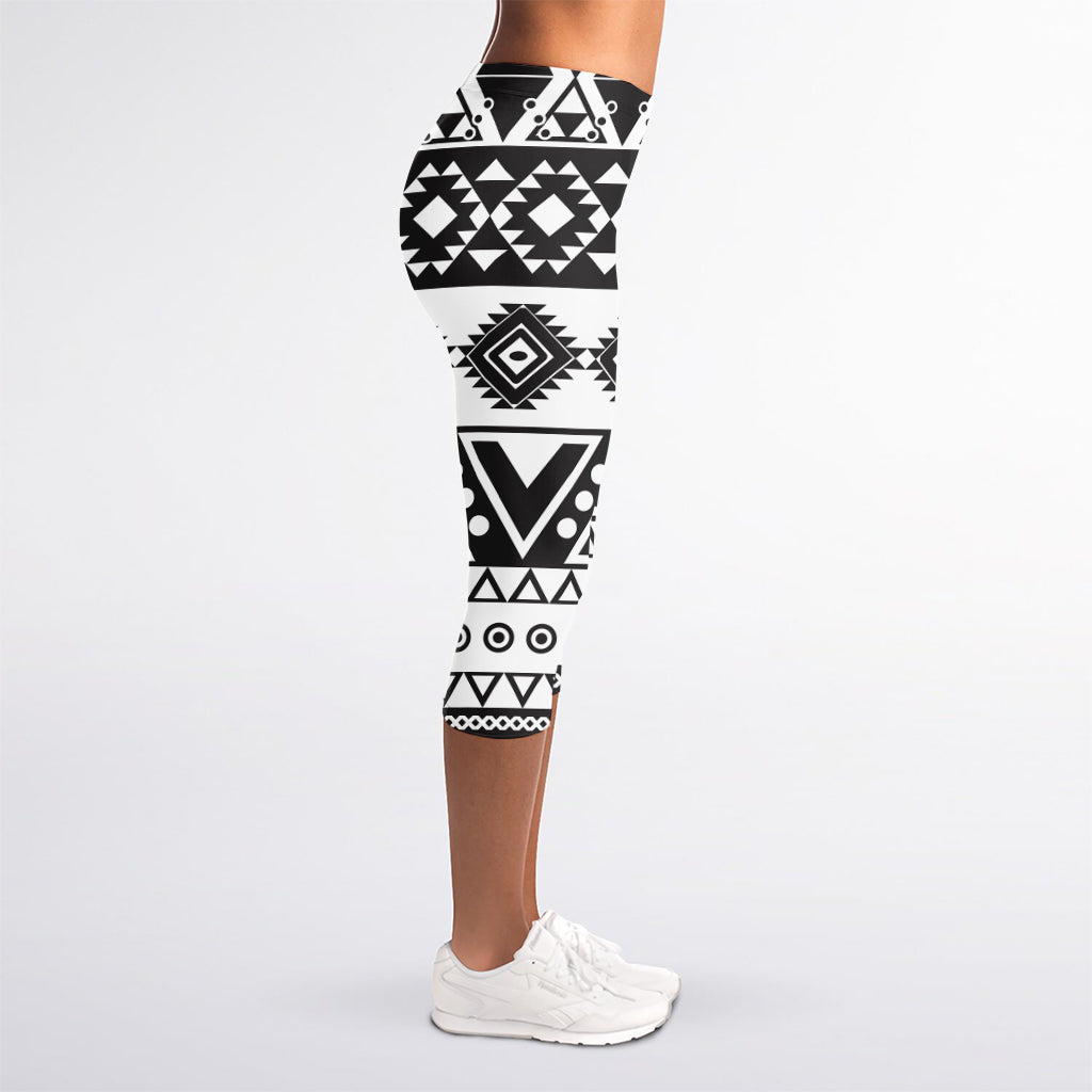Dark Grey Aztec Pattern Print Women's Capri Leggings