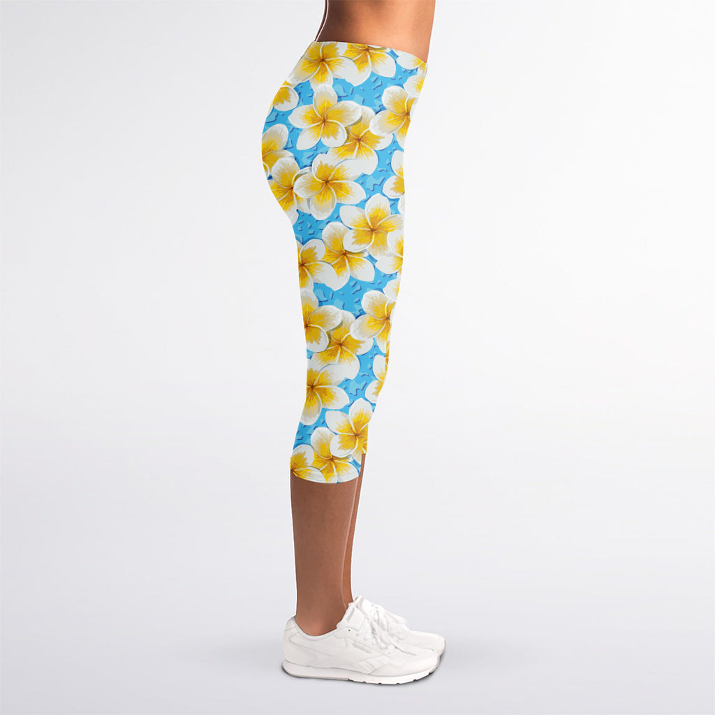 Frangipani On The Water Pattern Print Women's Capri Leggings
