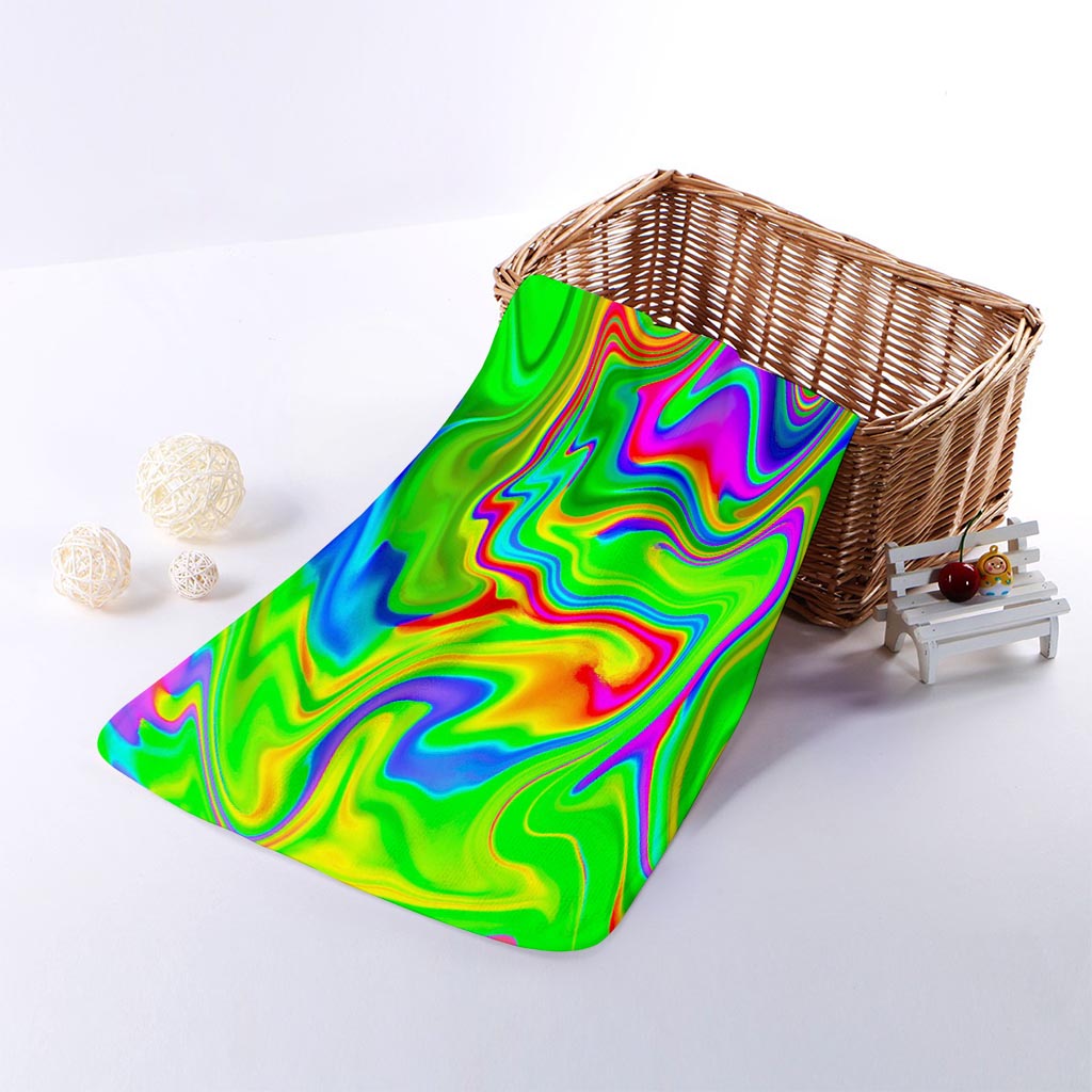 Green Abstract Liquid Trippy Print Towel