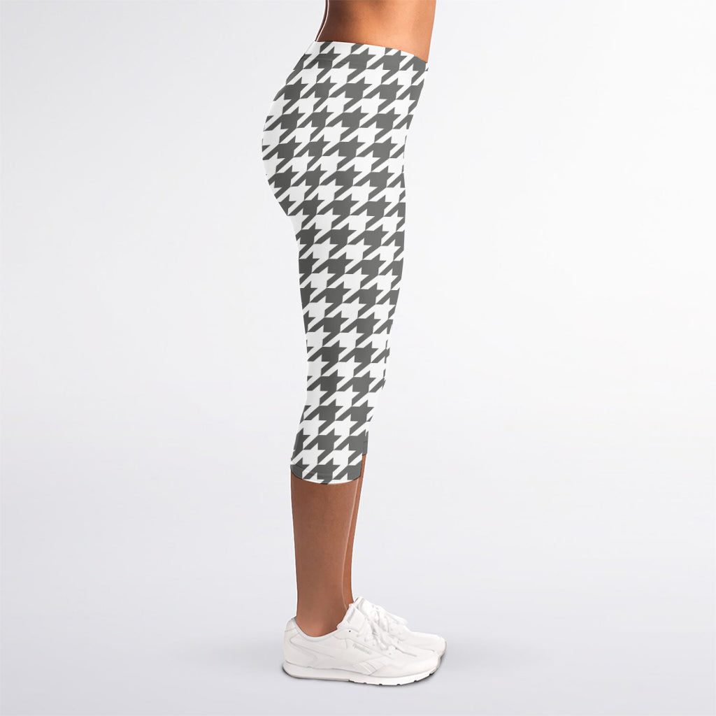 Grey And White Houndstooth Pattern Print Women's Capri Leggings