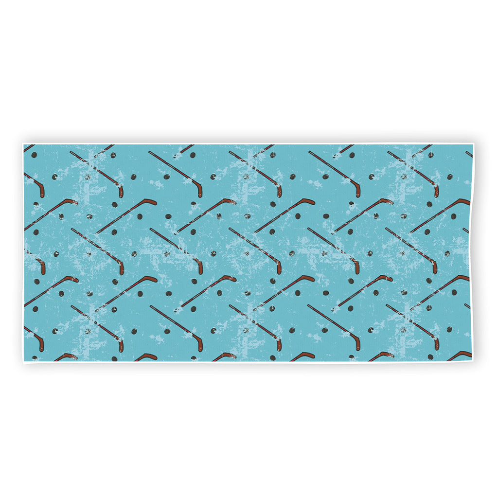 Hockey Stick And Puck Pattern Print Beach Towel