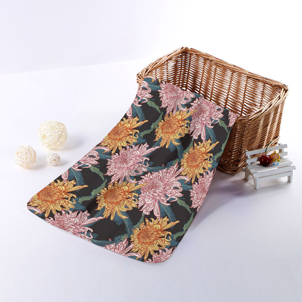 Japanese Chrysanthemum Pattern Print Towel