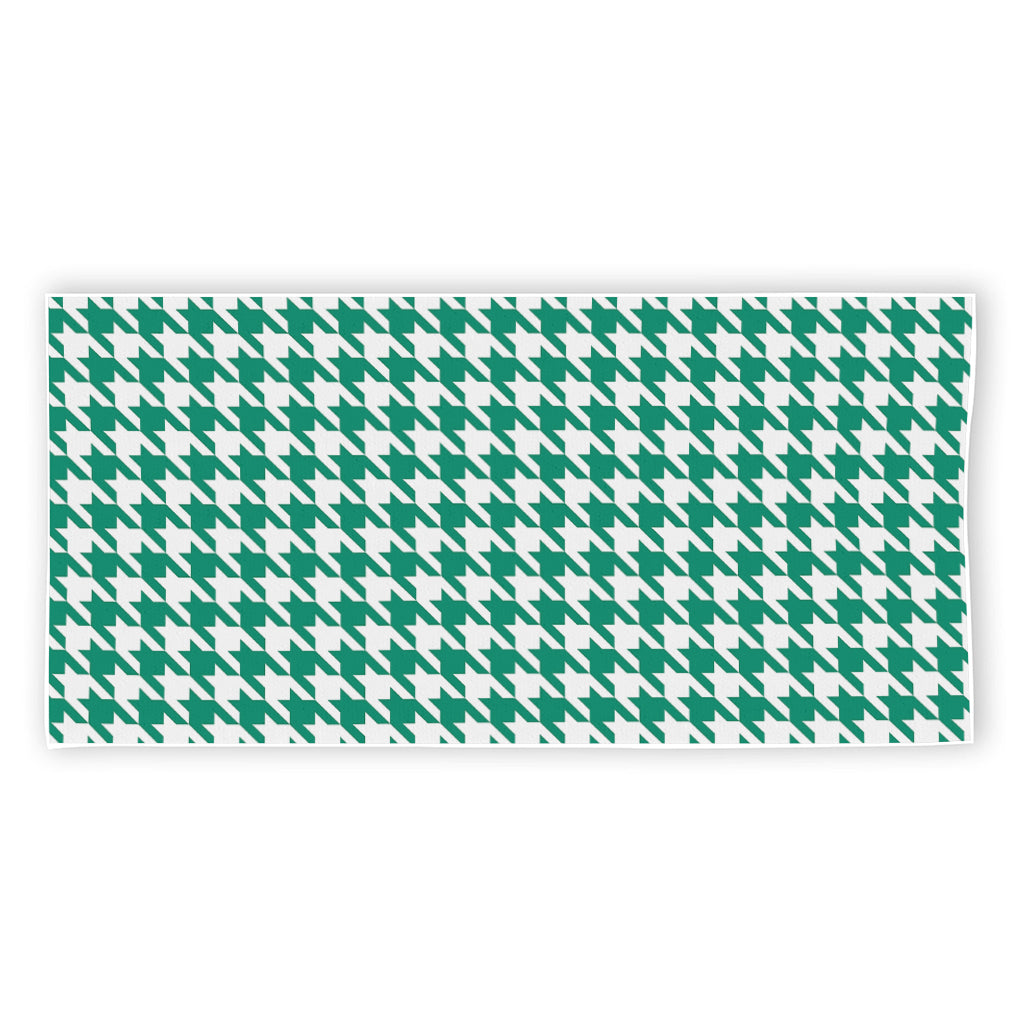 Jungle Green And White Houndstooth Print Beach Towel