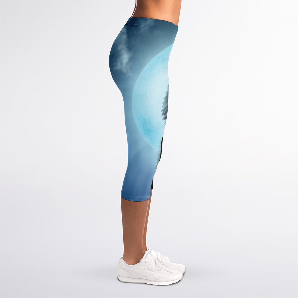 Moonlight Wolf Print Women's Capri Leggings