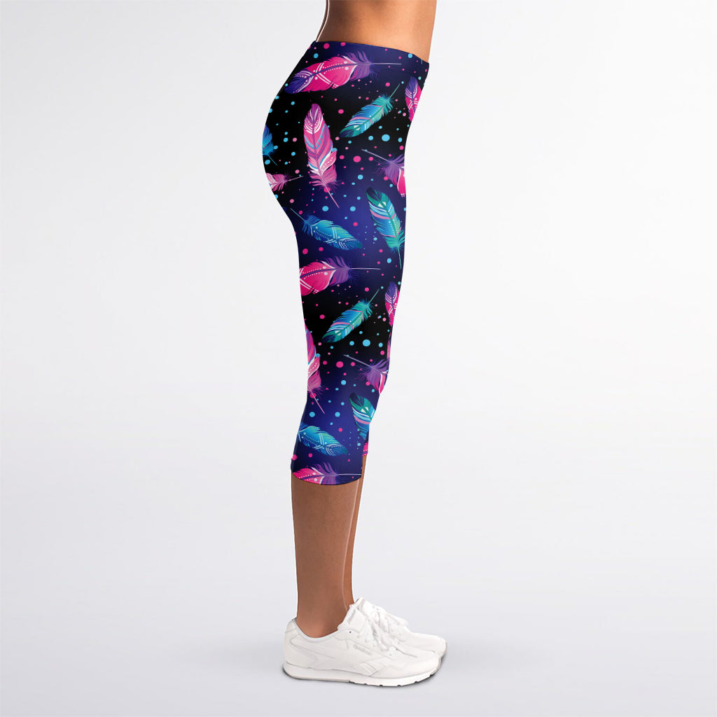 Native Feather Pattern Print Women's Capri Leggings