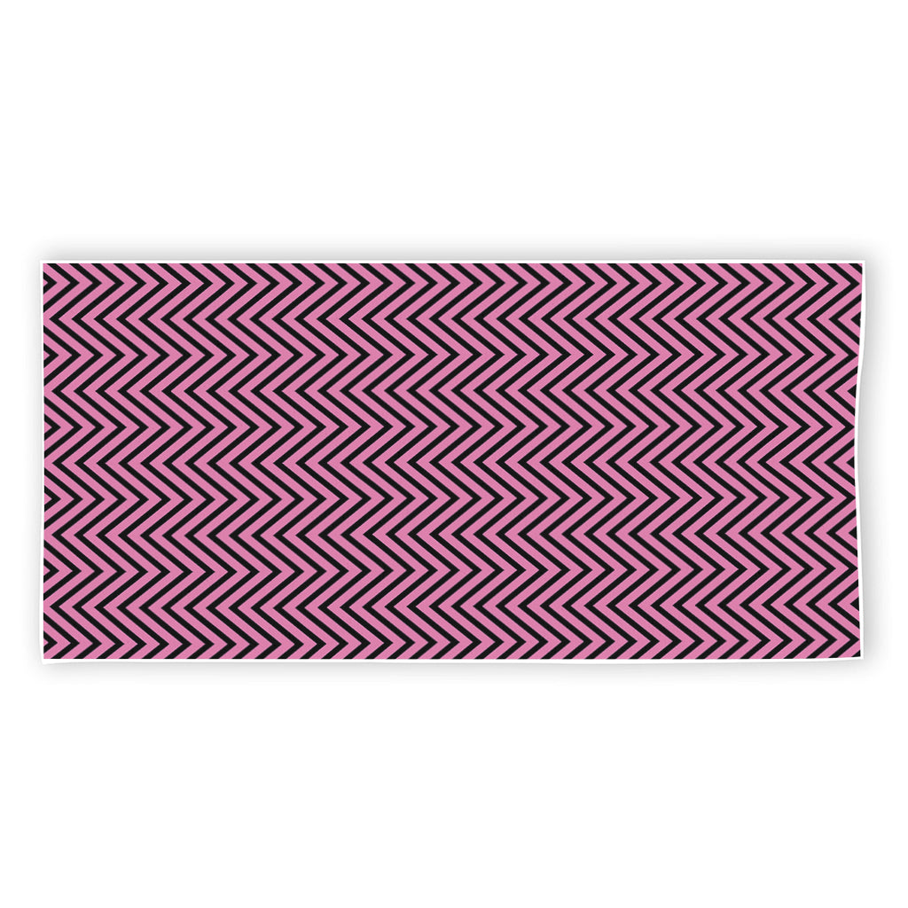 Pink And Black Zigzag Pattern Print Beach Towel
