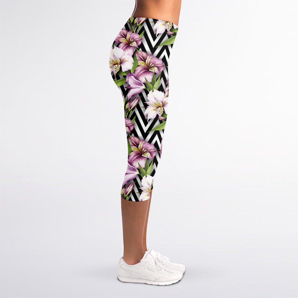 Purple Alstroemeria Zigzag Pattern Print Women's Capri Leggings