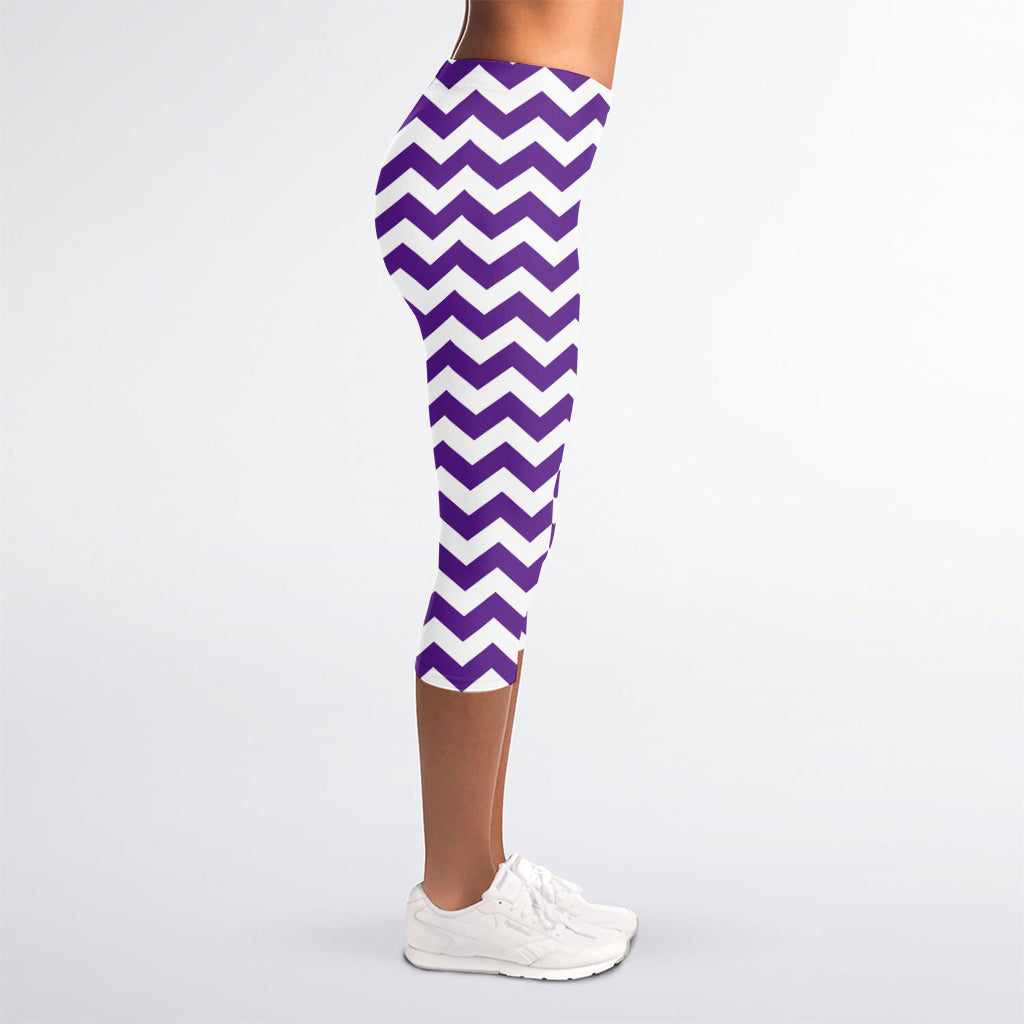 Purple And White Chevron Pattern Print Women's Capri Leggings