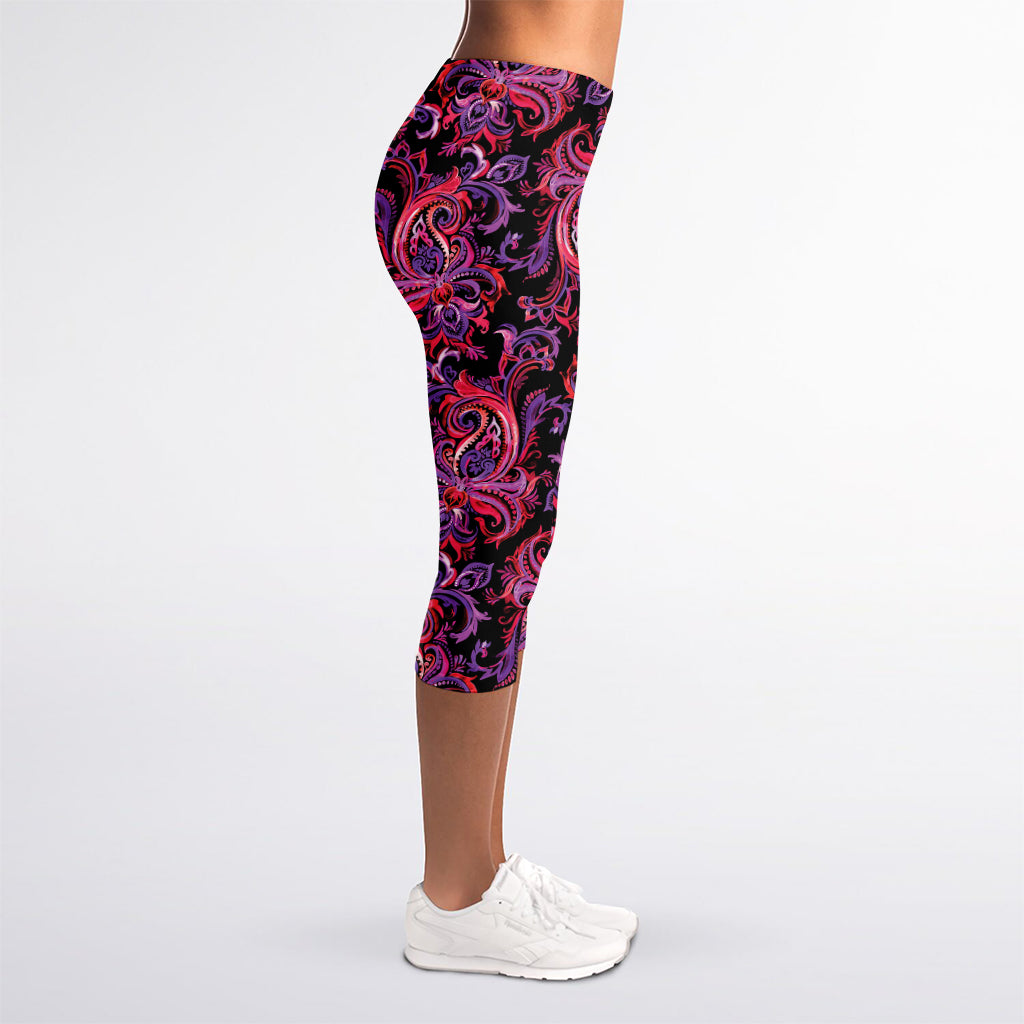 Purple Paisley Pattern Print Women's Capri Leggings