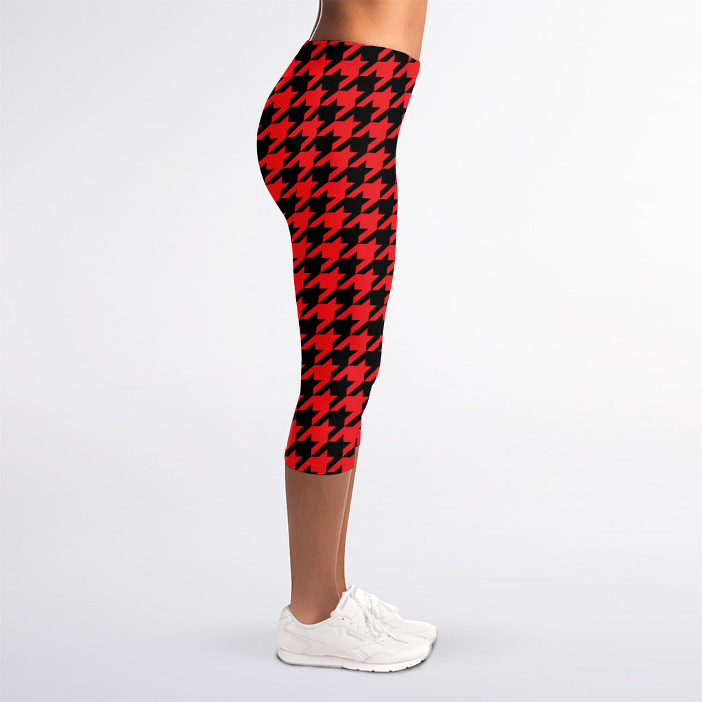 Red And Black Houndstooth Pattern Print Women's Capri Leggings