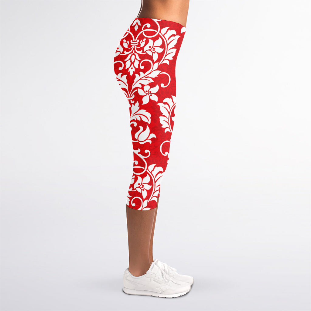 Red And White Damask Pattern Print Women's Capri Leggings