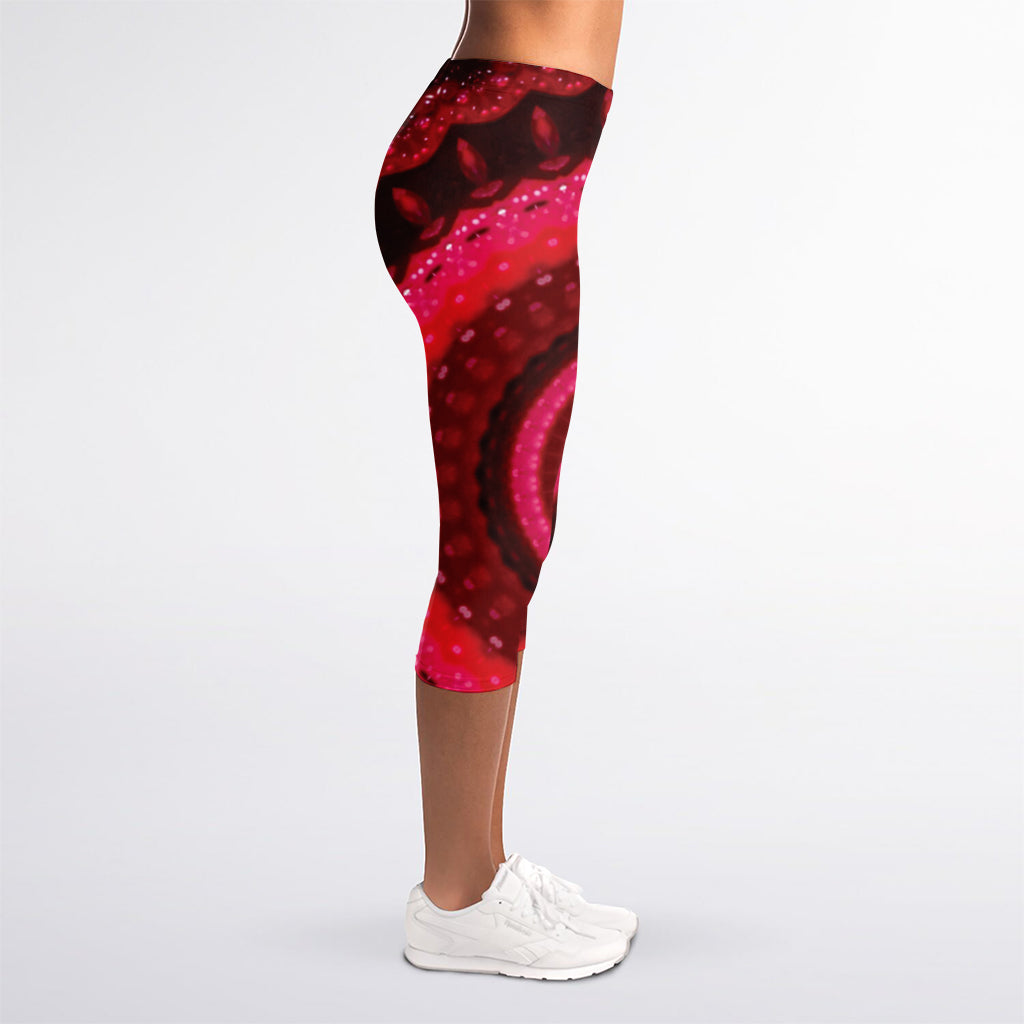 Red Kaleidoscope Print Women's Capri Leggings