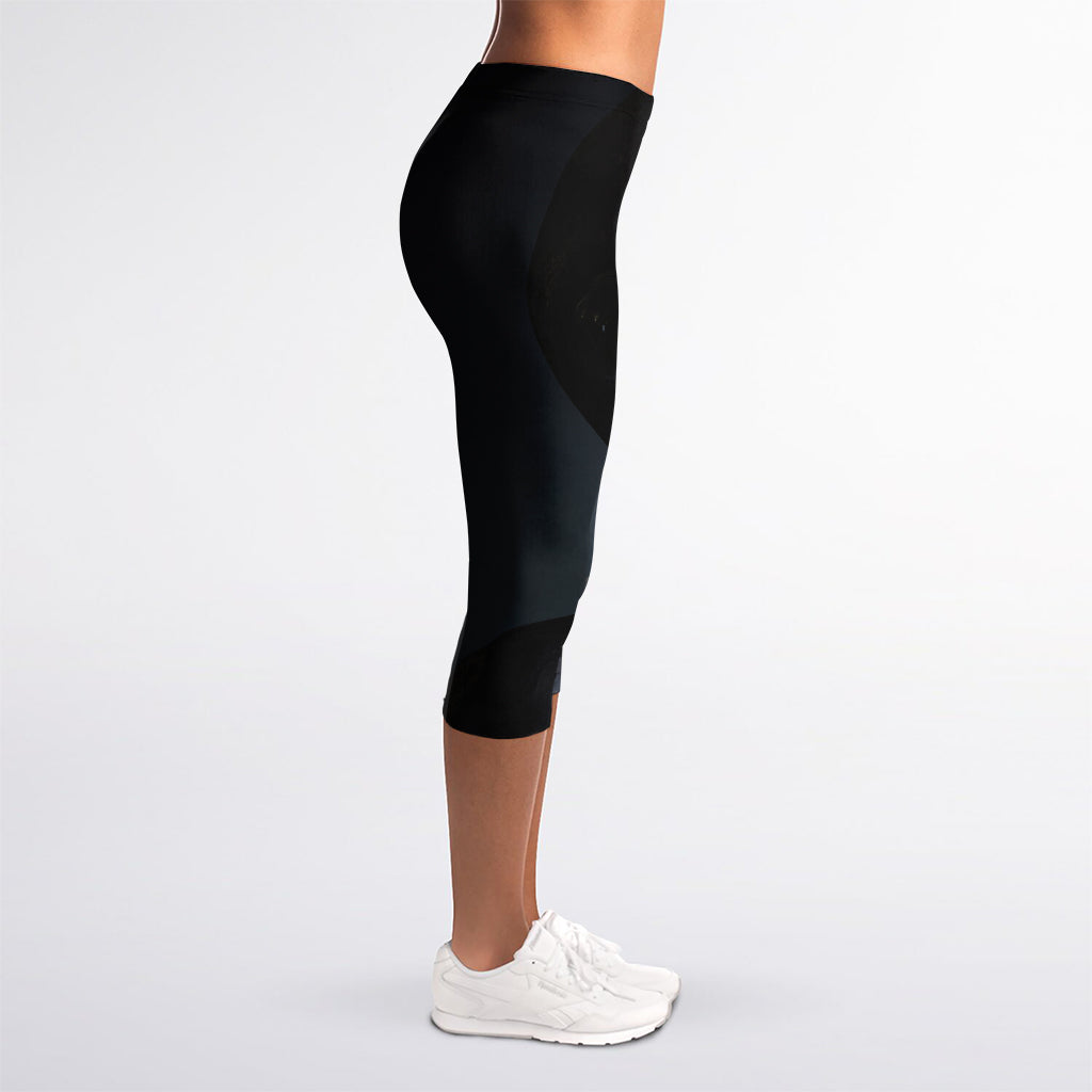 Scary Grey Alien 3D Print Women's Capri Leggings