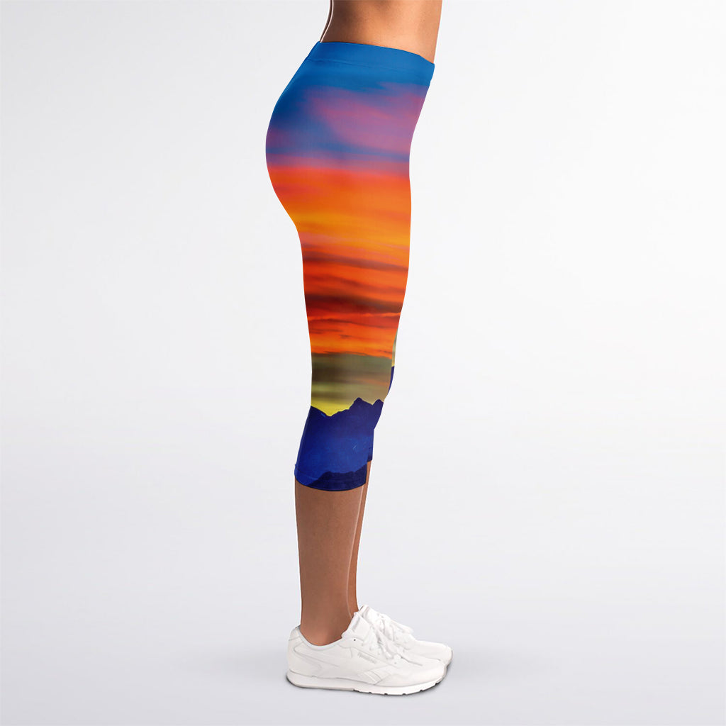 Sunset Mountain Print Women's Capri Leggings