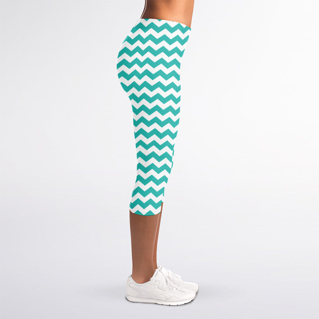 Teal And White Chevron Pattern Print Women's Capri Leggings
