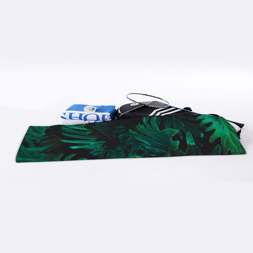 Tropical Fern Leaf Print Sports Towel