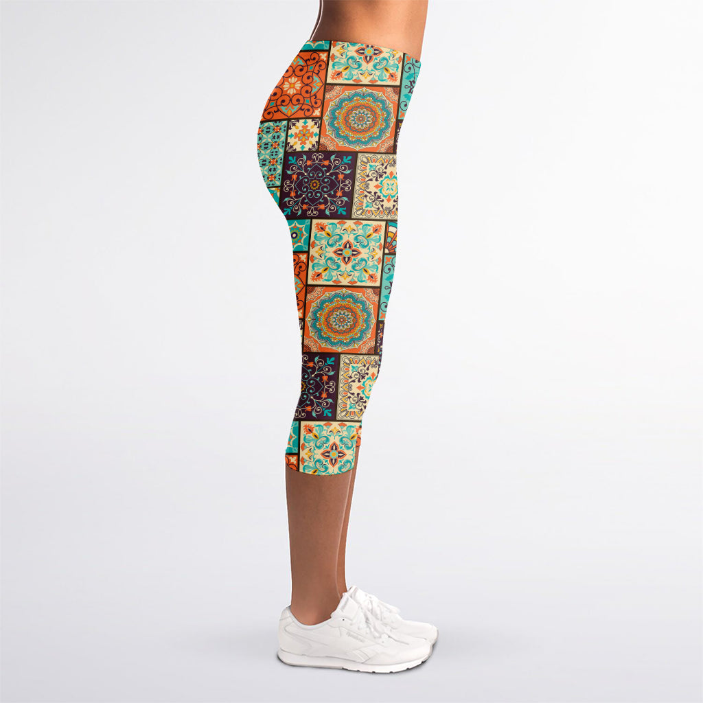 Vintage Floral Patchwork Pattern Print Women's Capri Leggings