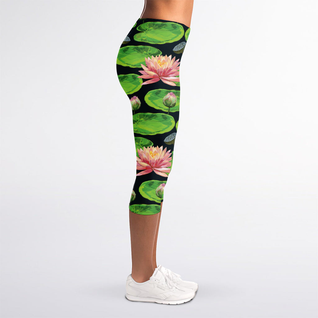 Water Lily Flower Pattern Print Women's Capri Leggings