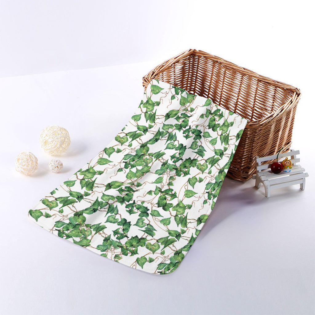 Watercolor Ivy Leaf Pattern Print Towel