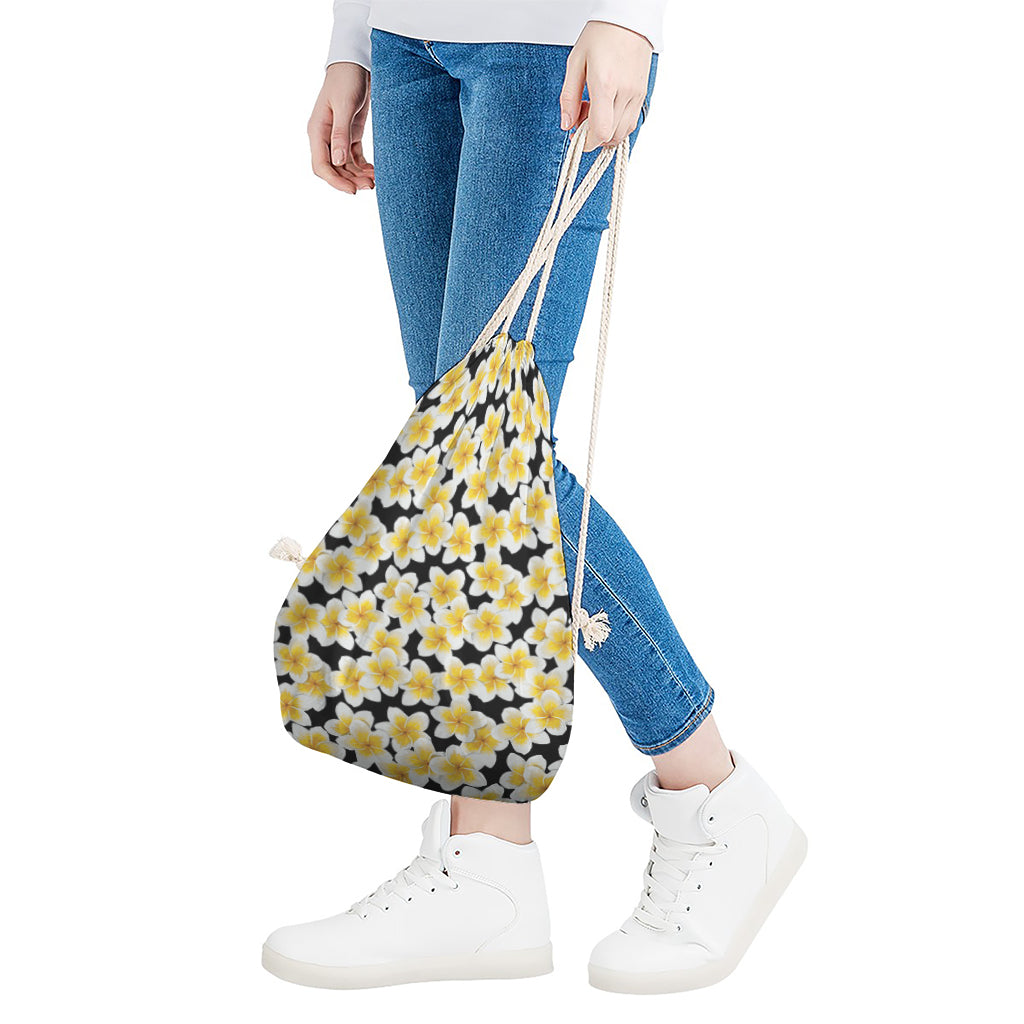 White And Black Frangipani Pattern Print Drawstring Bag