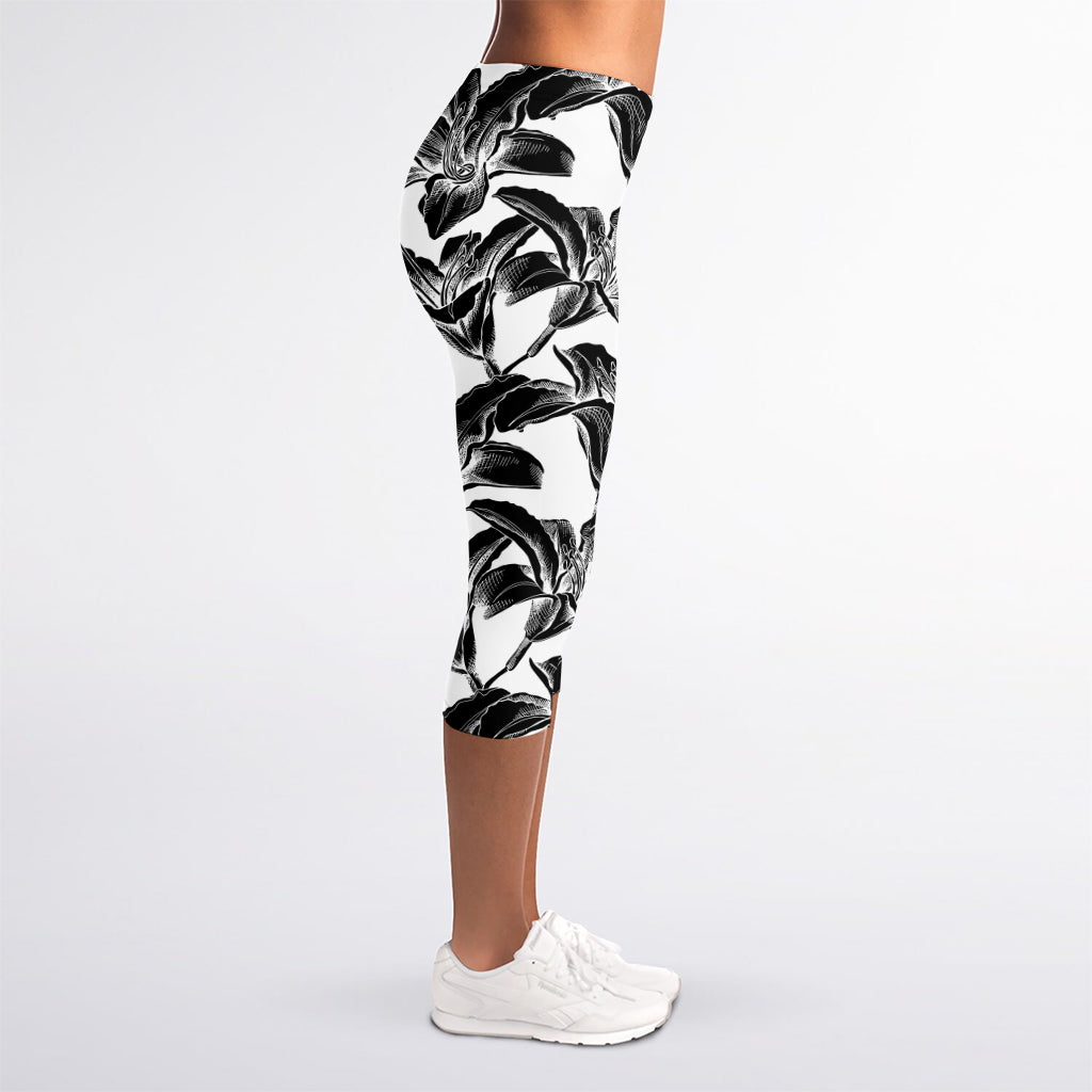 White And Black Lily Pattern Print Women's Capri Leggings