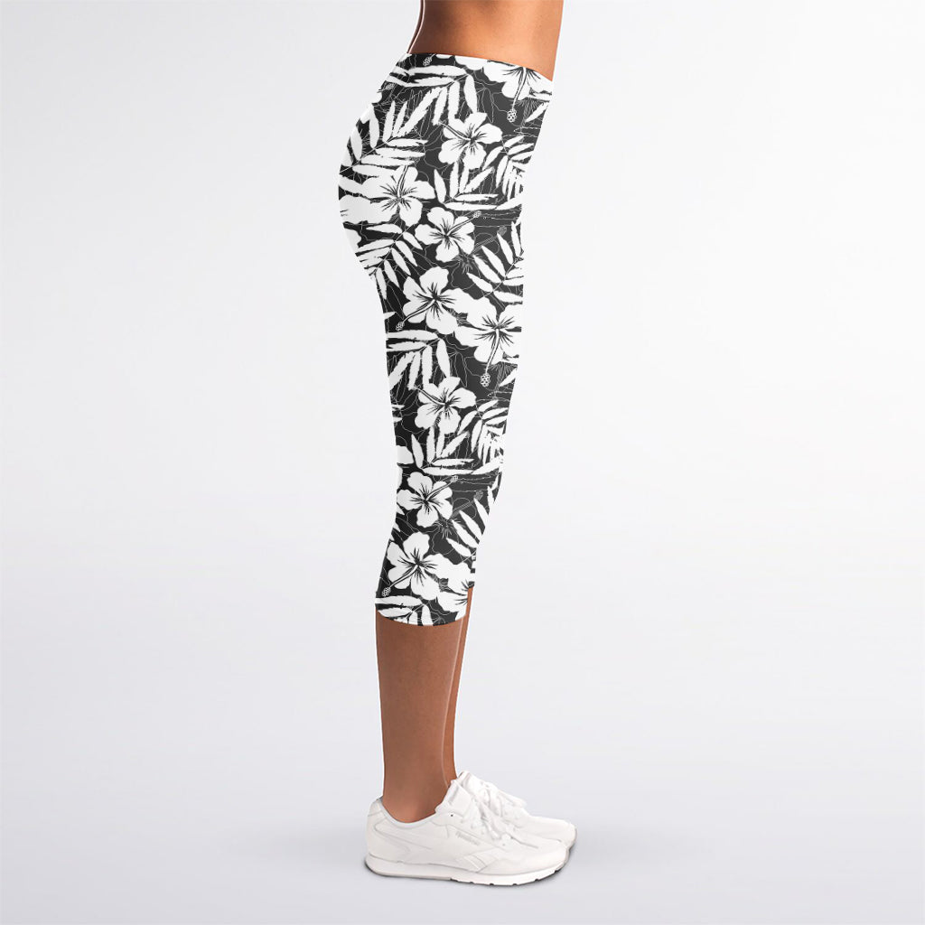 White And Grey Hawaiian Pattern Print Women's Capri Leggings