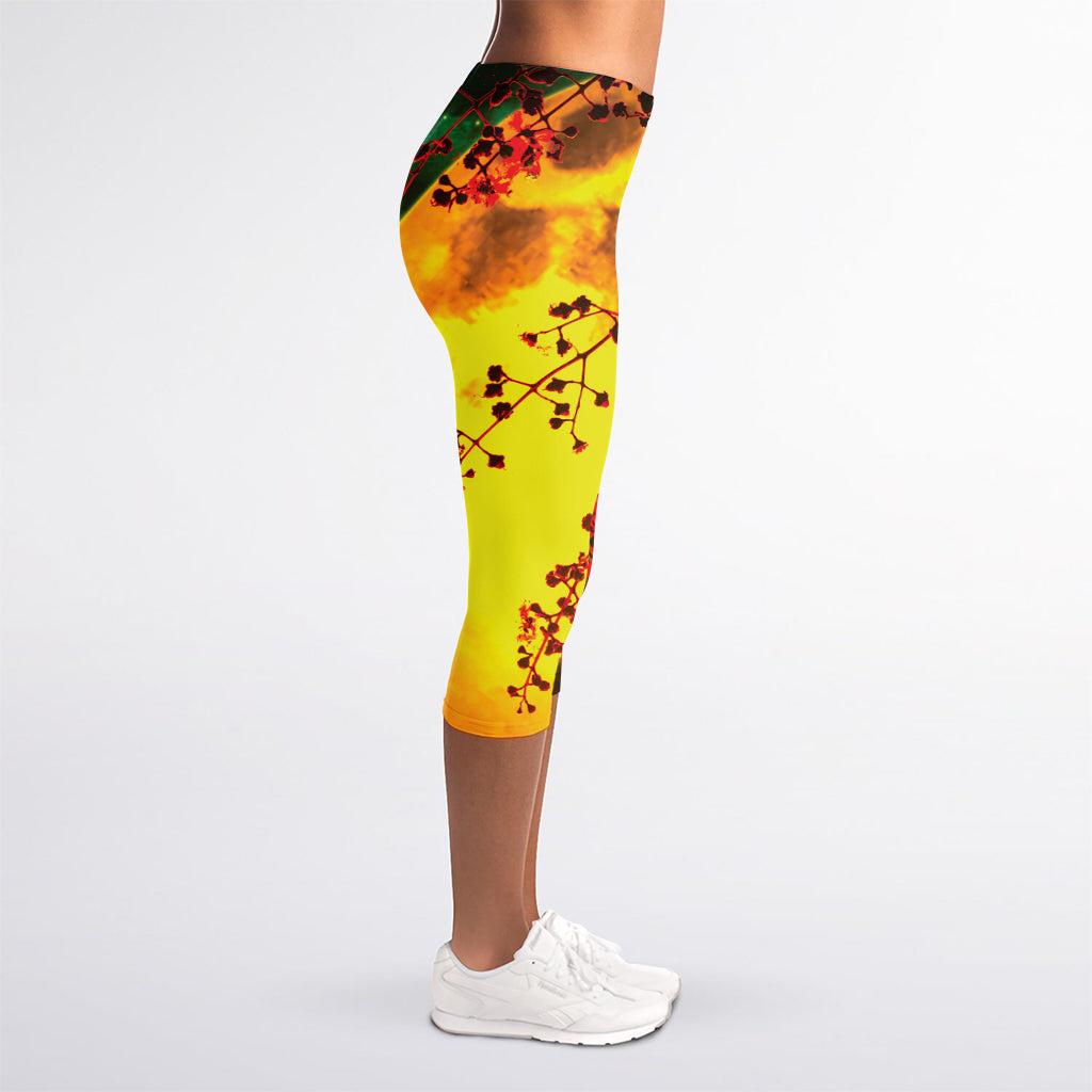 Yellow Full Moon Print Women's Capri Leggings
