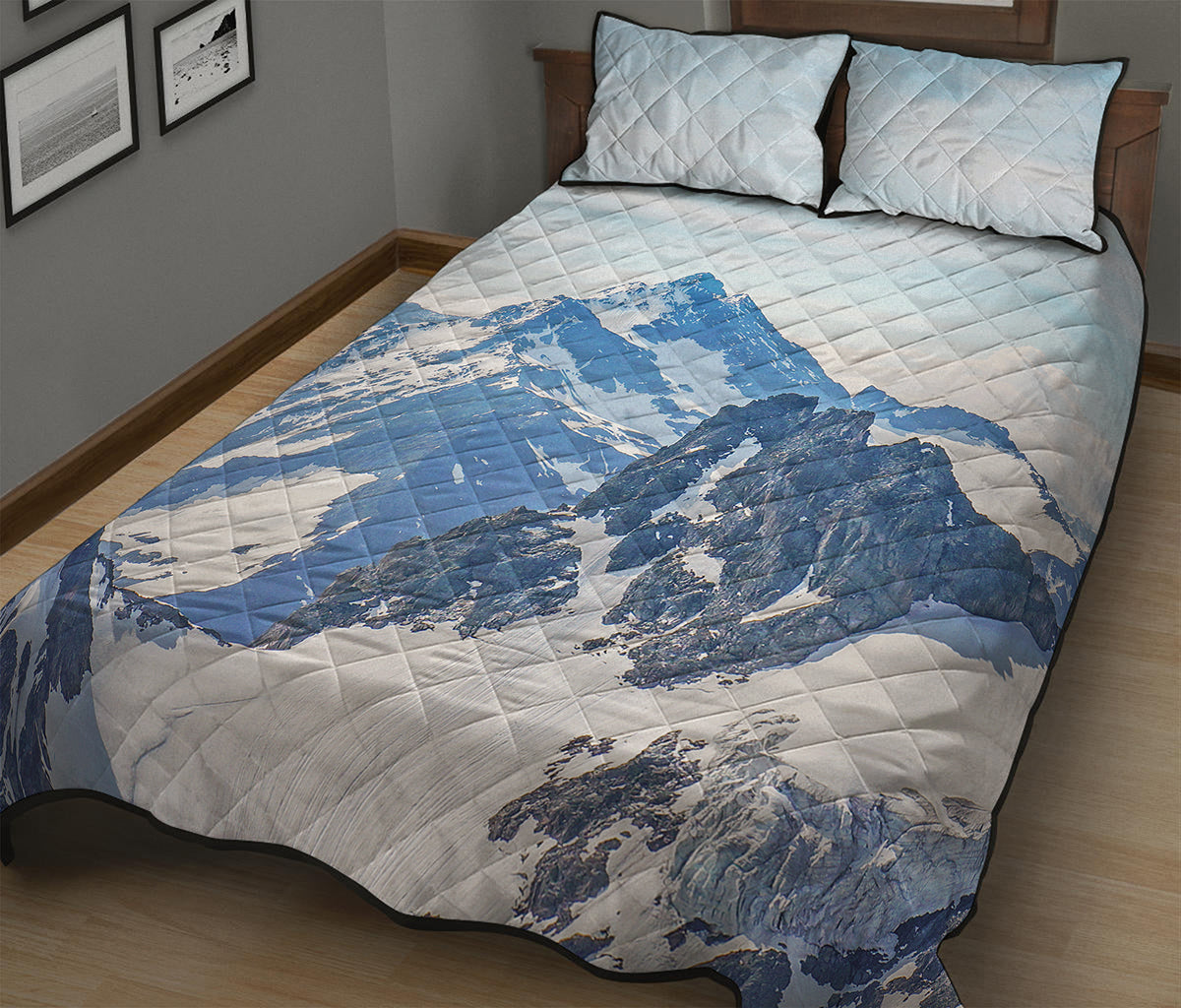 Alps Mountain Print Quilt Bed Set