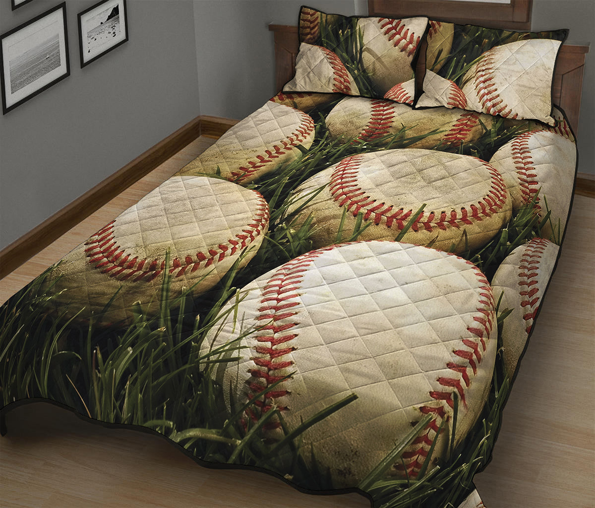 Baseballs On Field Print Quilt Bed Set
