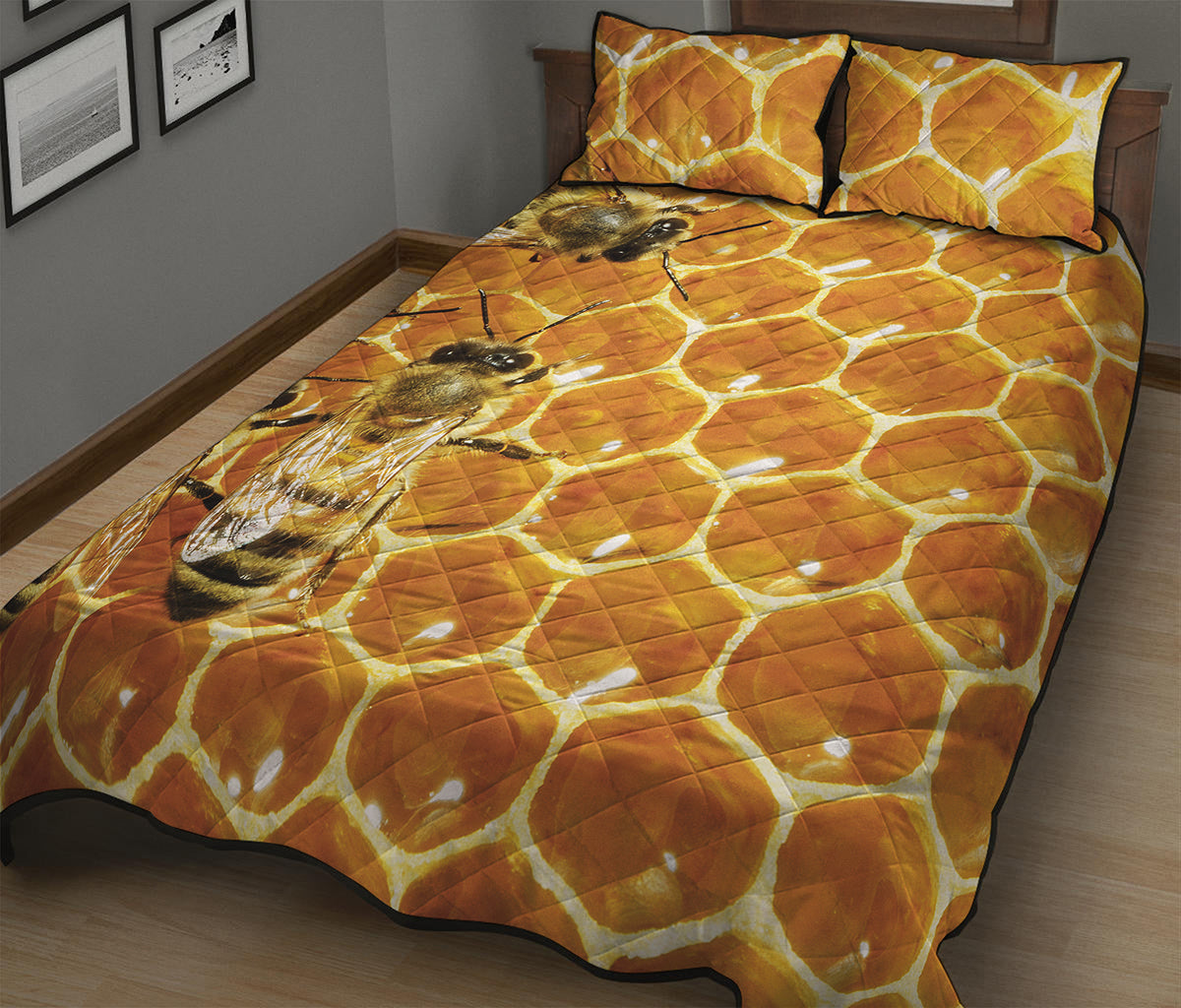 Bees And Honeycomb Print Quilt Bed Set