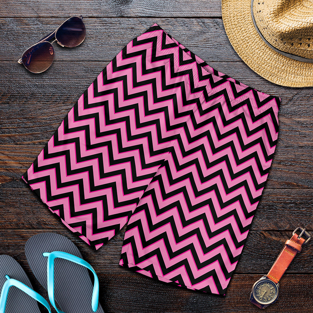 Black And Pink Chevron Pattern Print Men's Shorts