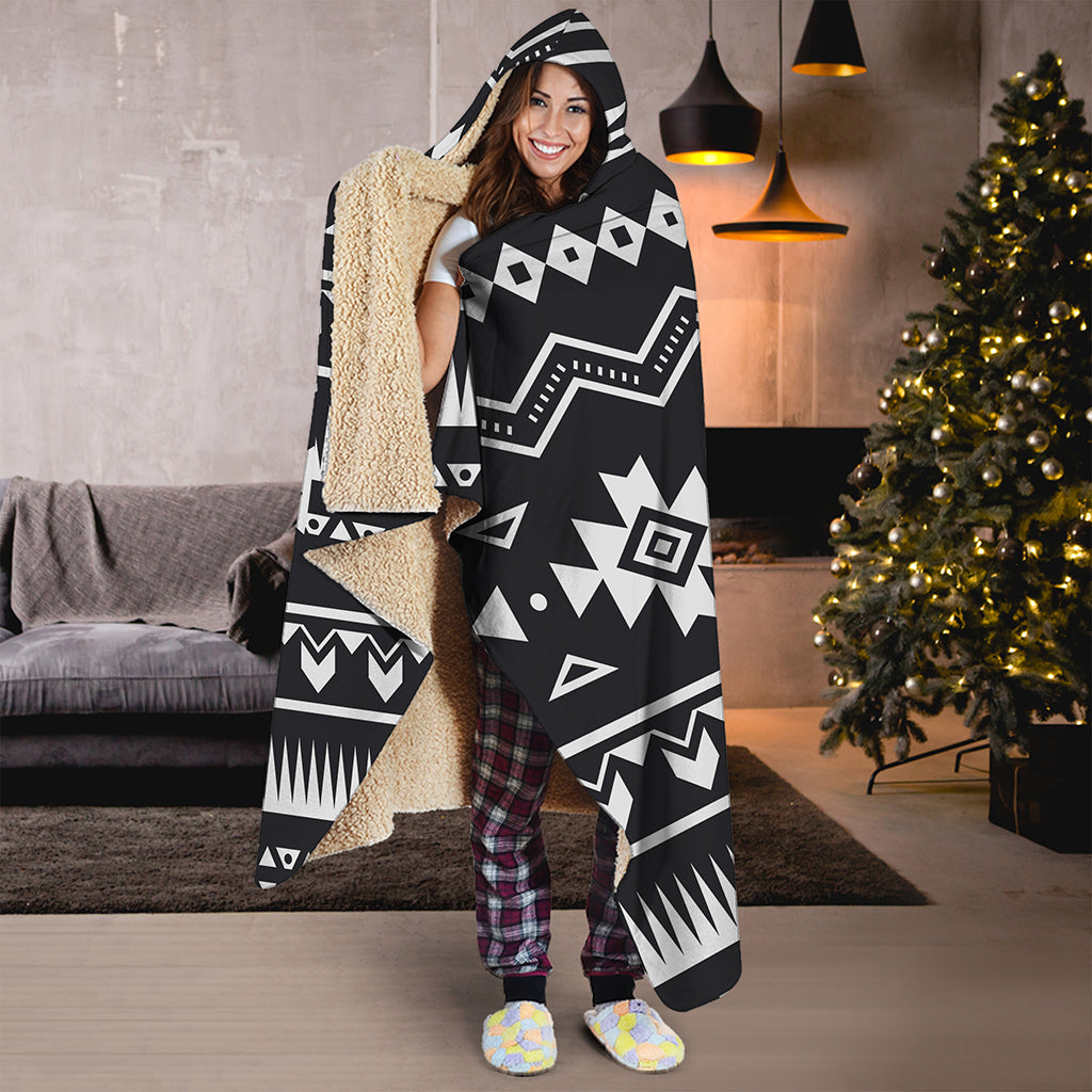 Black And White Aztec Pattern Print Hooded Blanket