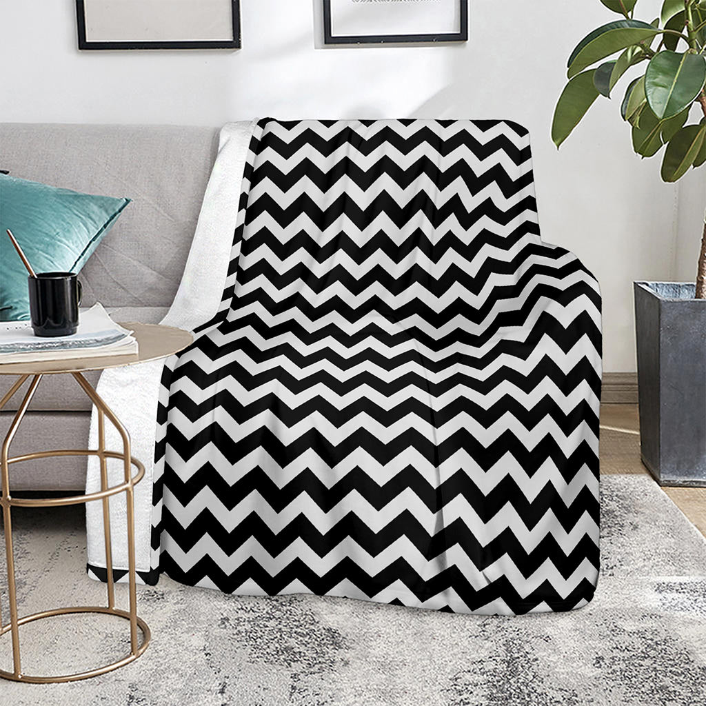 Black And White Chevron Pattern Print Blanket