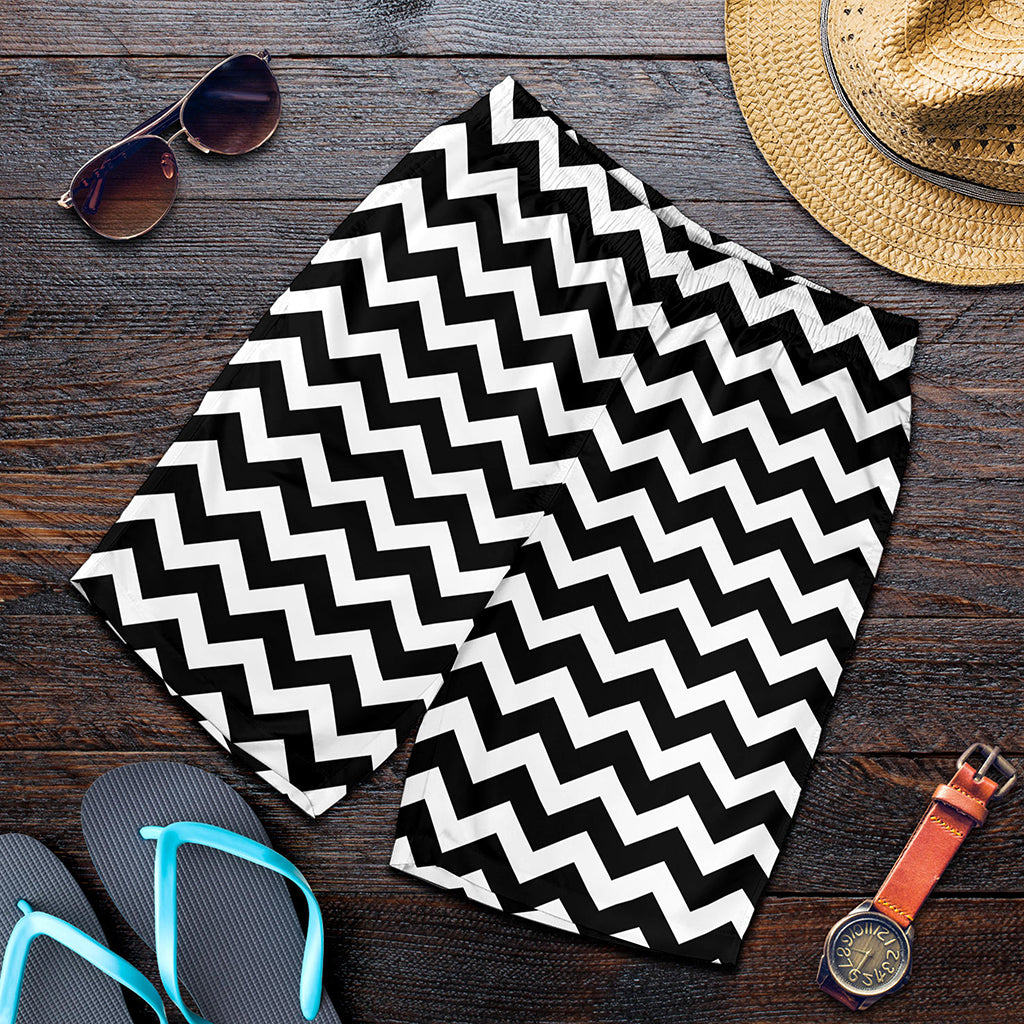 Black And White Chevron Pattern Print Men's Shorts