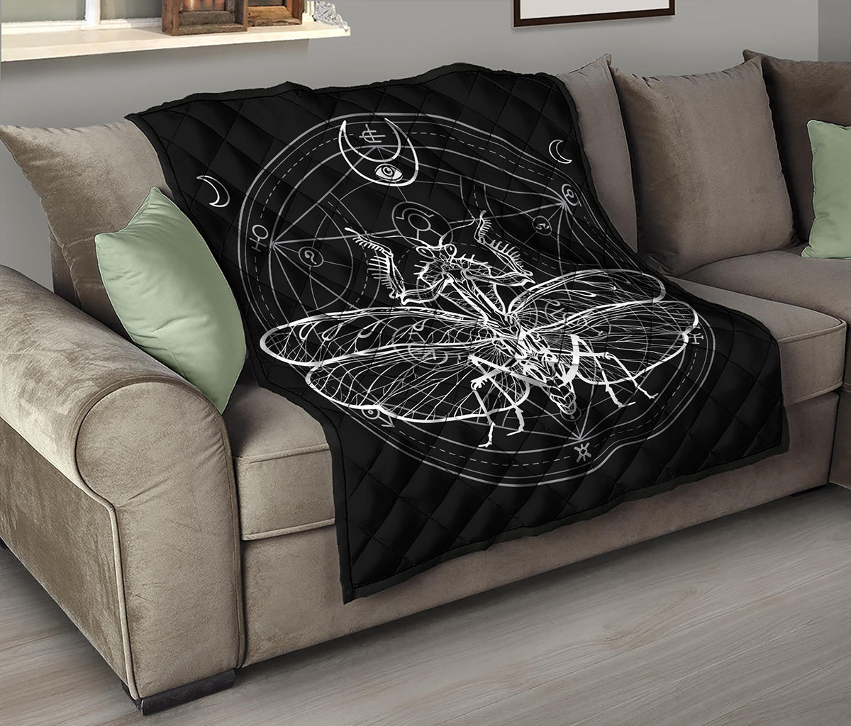 Black And White Mantis Spirit Print Quilt