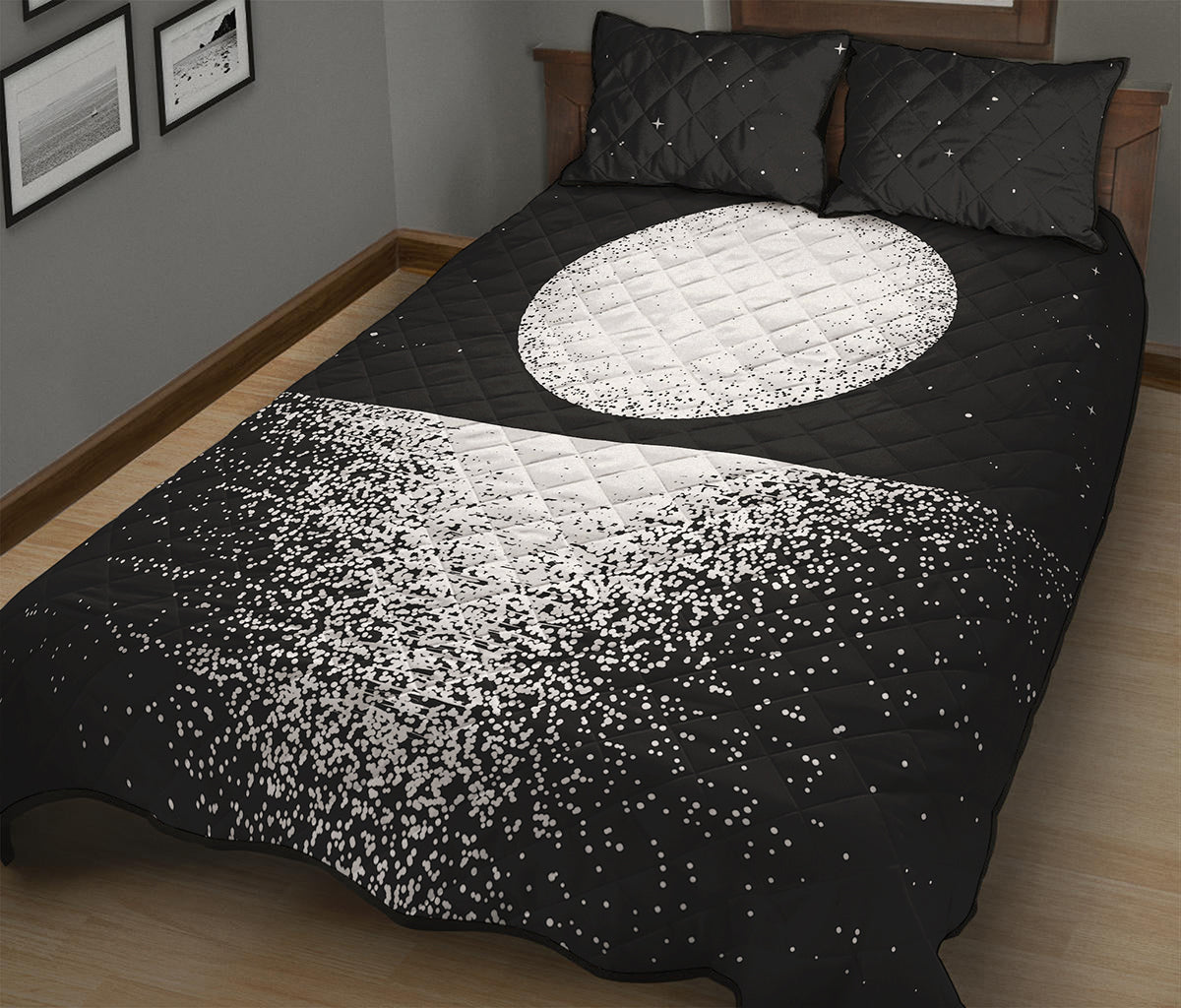 Black And White Moonlight Print Quilt Bed Set