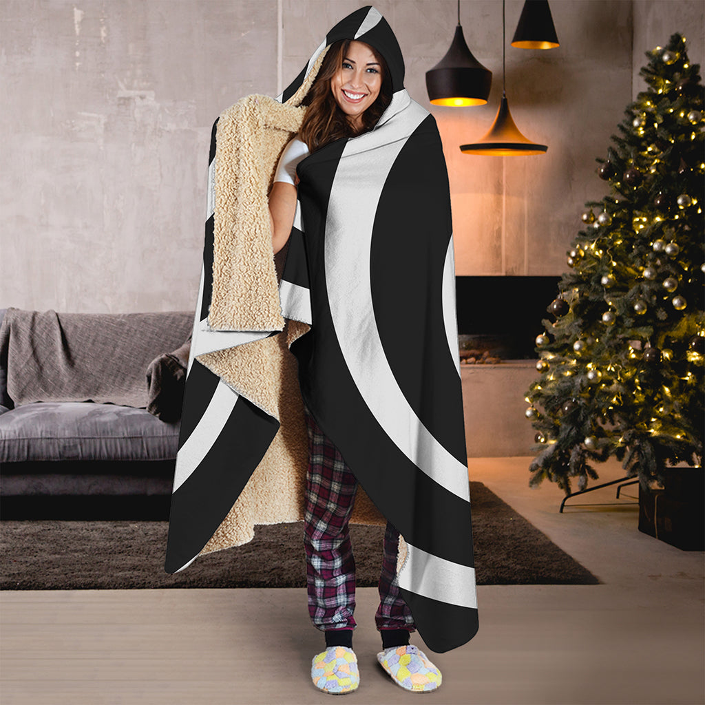 Black And White Optical Illusion Print Hooded Blanket