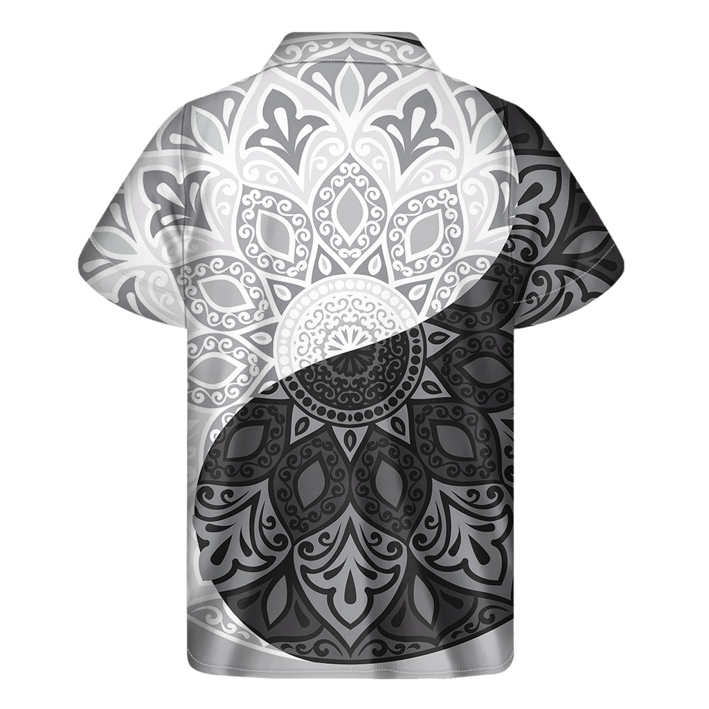 Black And White Yin Yang Mandala Print Men's Short Sleeve Shirt